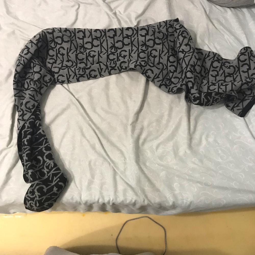 Call scarf